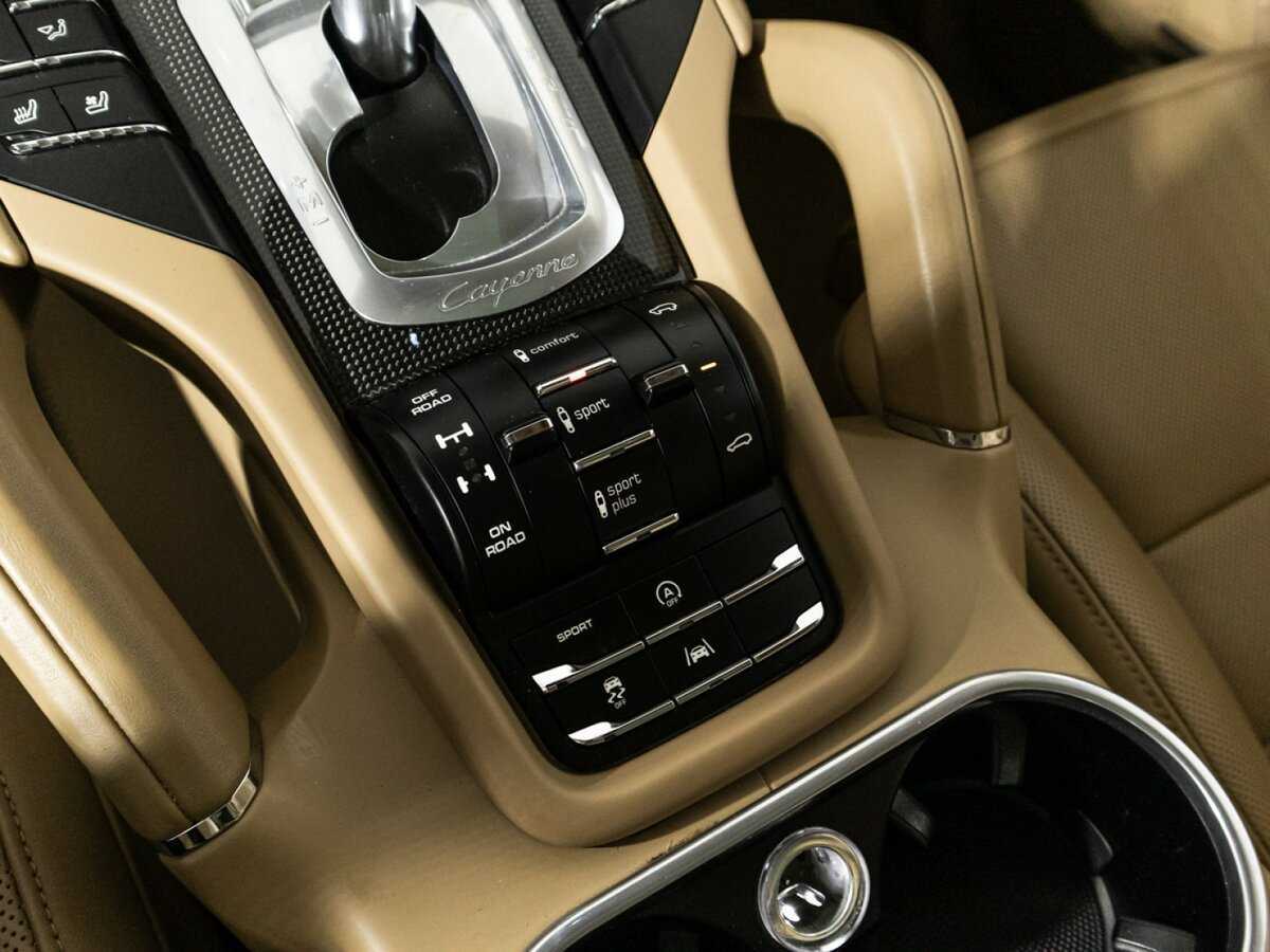 Porsche Cayenne Turbo, 2015 Фото №24