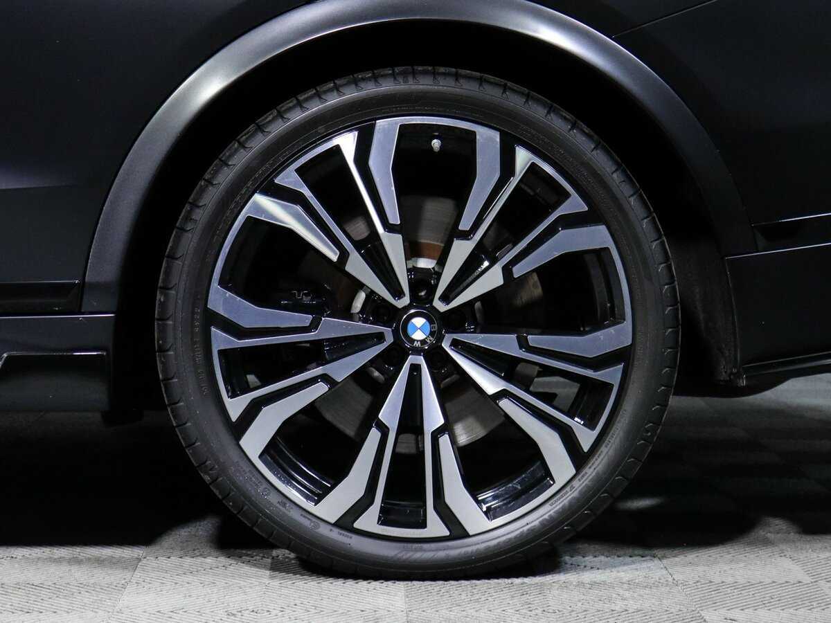 BMW X7 M60i, 2023 Фото №12