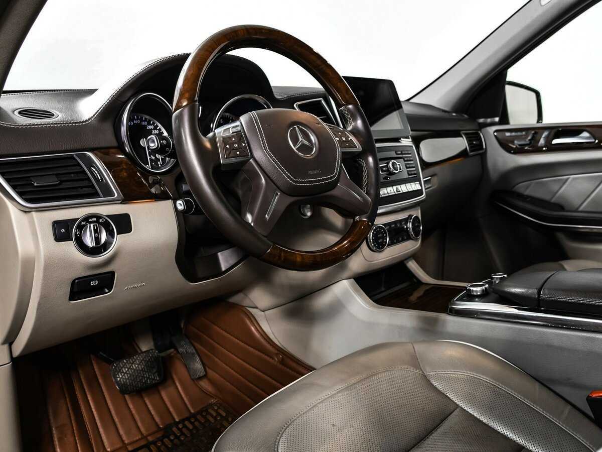 Mercedes-Benz GL-Класс 500, 2012 Фото №12