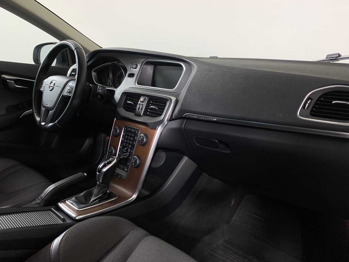Volvo V40 Cross Country, 2017 Фото №14