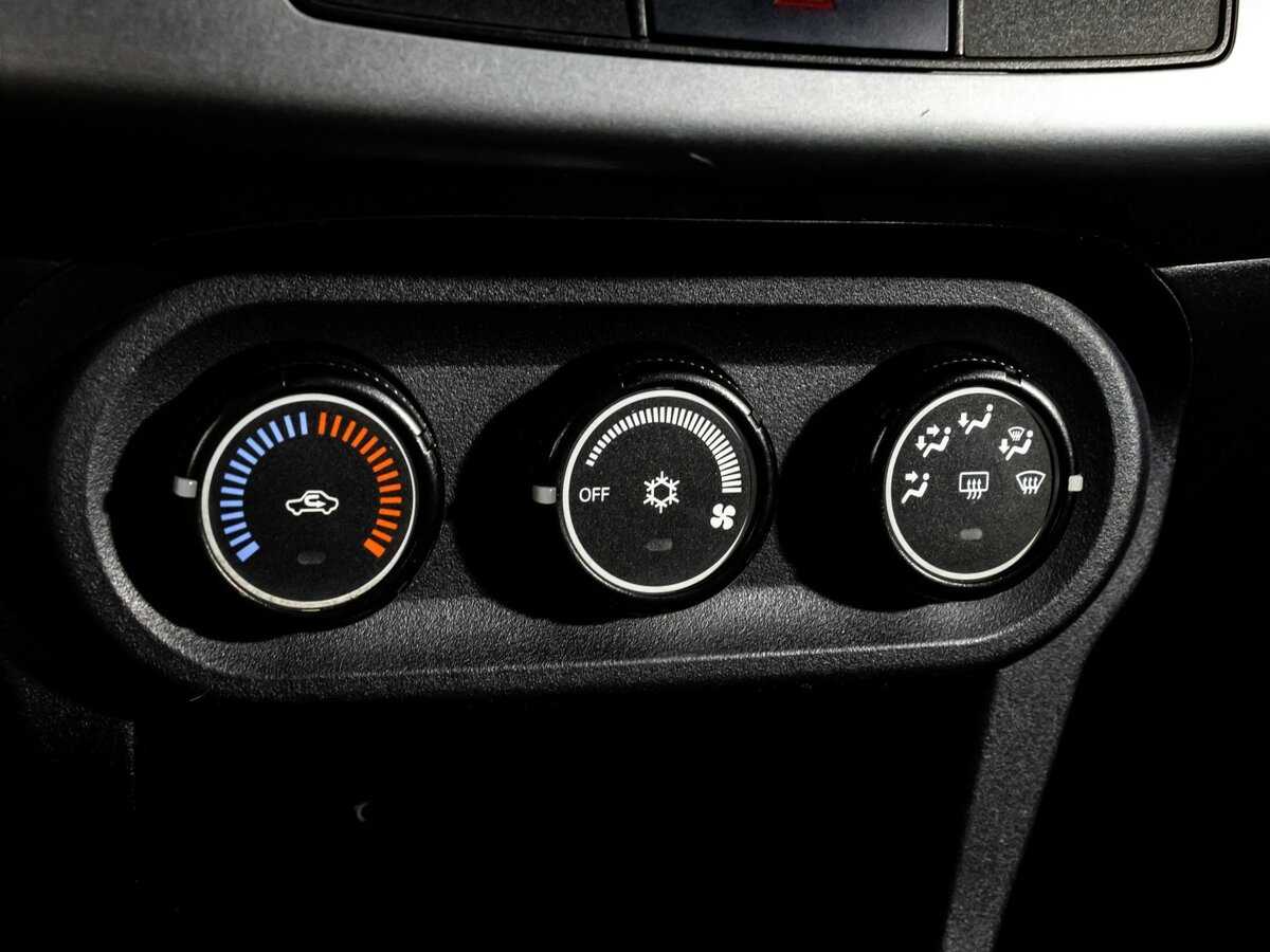 Mitsubishi Lancer, 2010 Фото №10