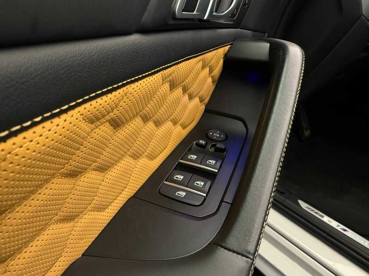 BMW X6 M50i, 2021 Фото №21