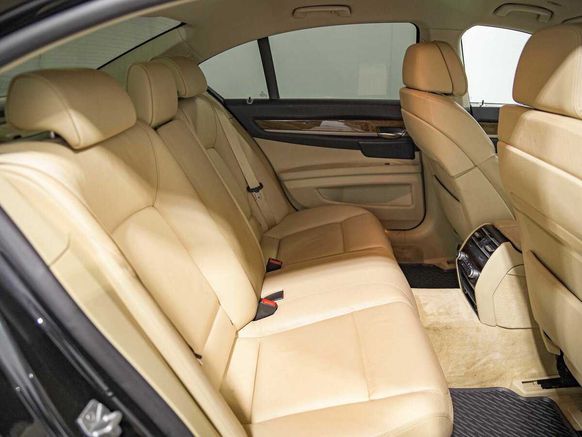 BMW 7 серии 730i, 2011 Фото №16