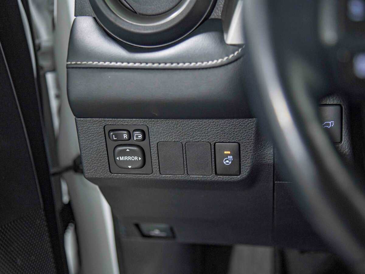 Toyota RAV4, 2018 Фото №12