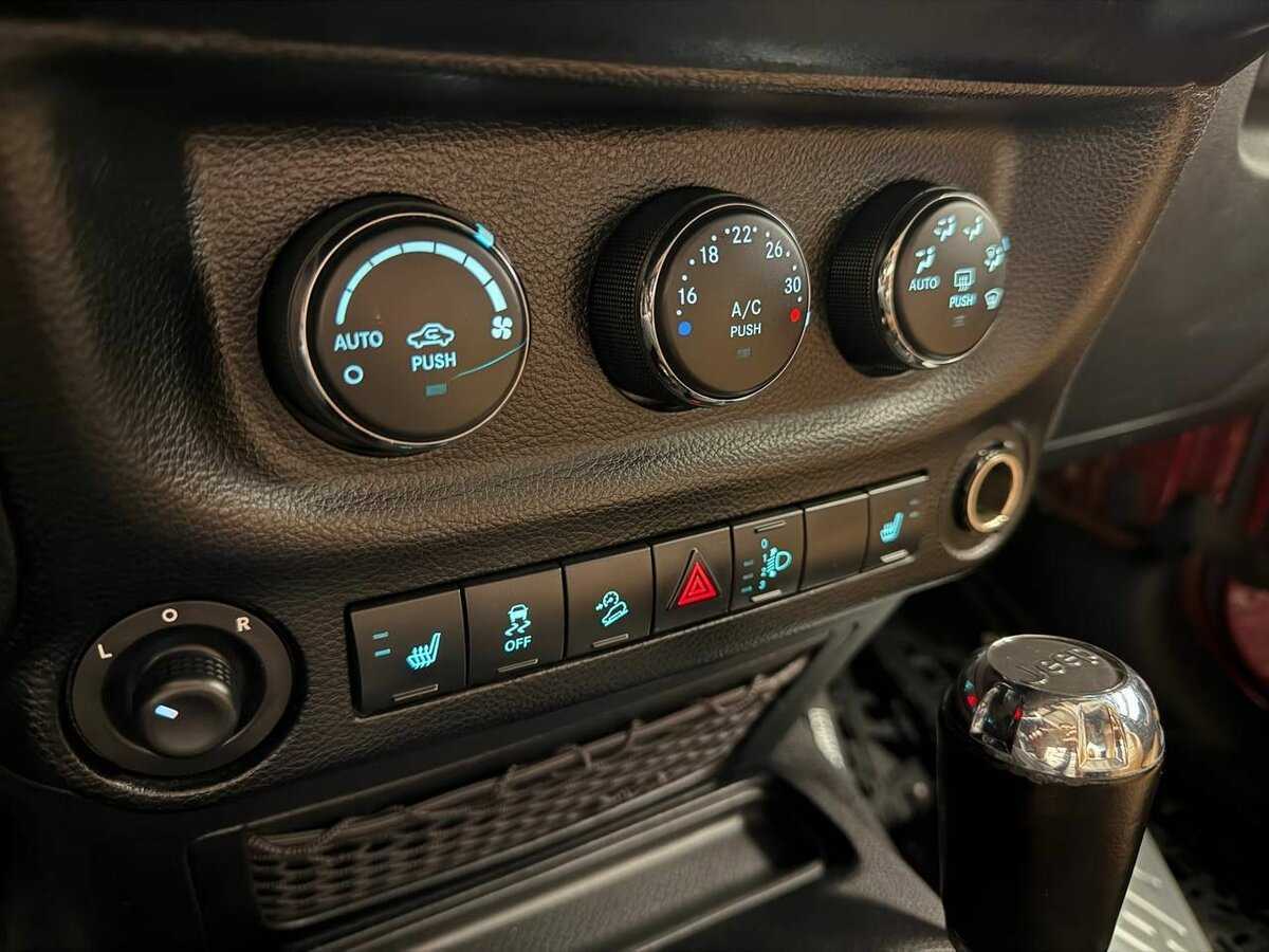 Jeep Wrangler, 2011 Фото №10