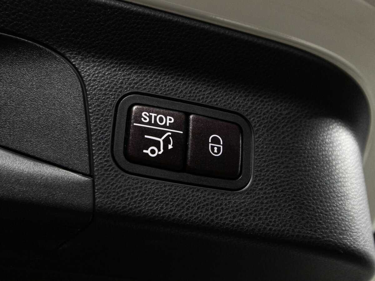 Mercedes-Benz GLC Coupe 300, 2018 Фото №16