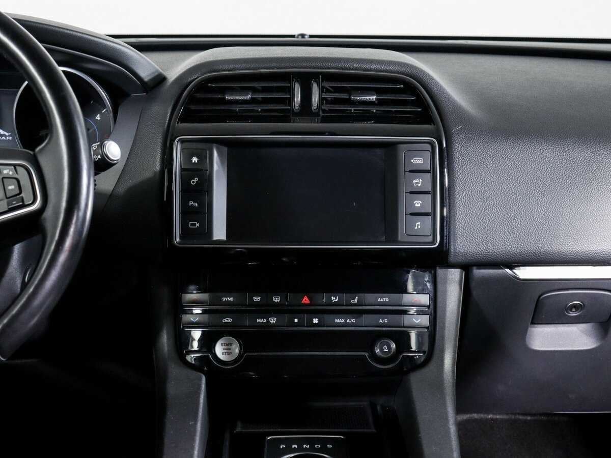 Jaguar F-Pace, 2017 Фото №13
