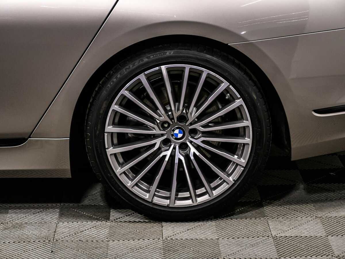BMW 7 серии 745e, 2019 Фото №14