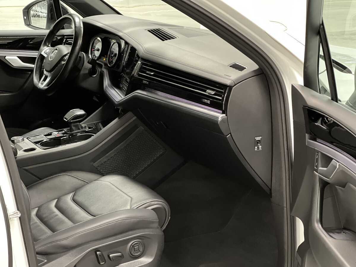 Volkswagen Touareg, 2018 Фото №11