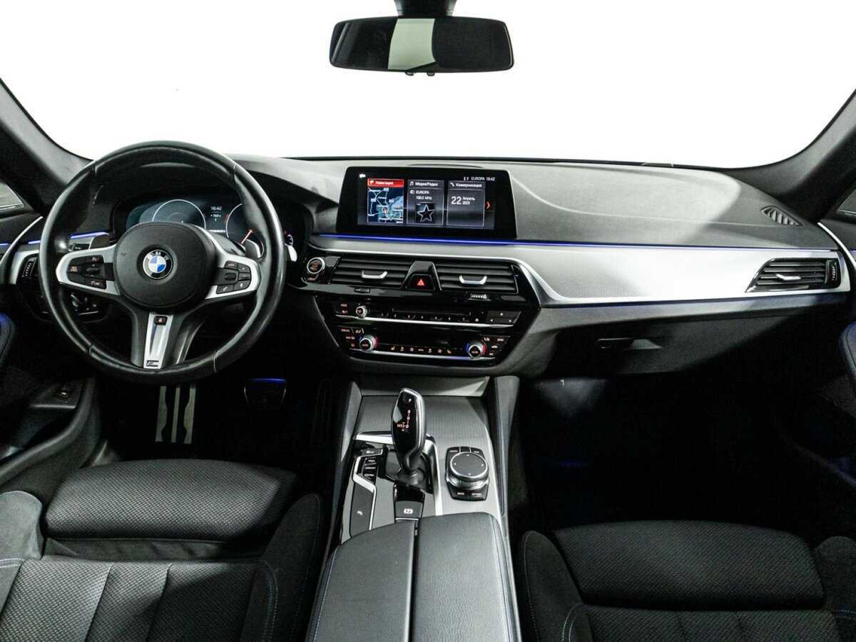 BMW 5 серии 530i xDrive, 2019 Фото №13