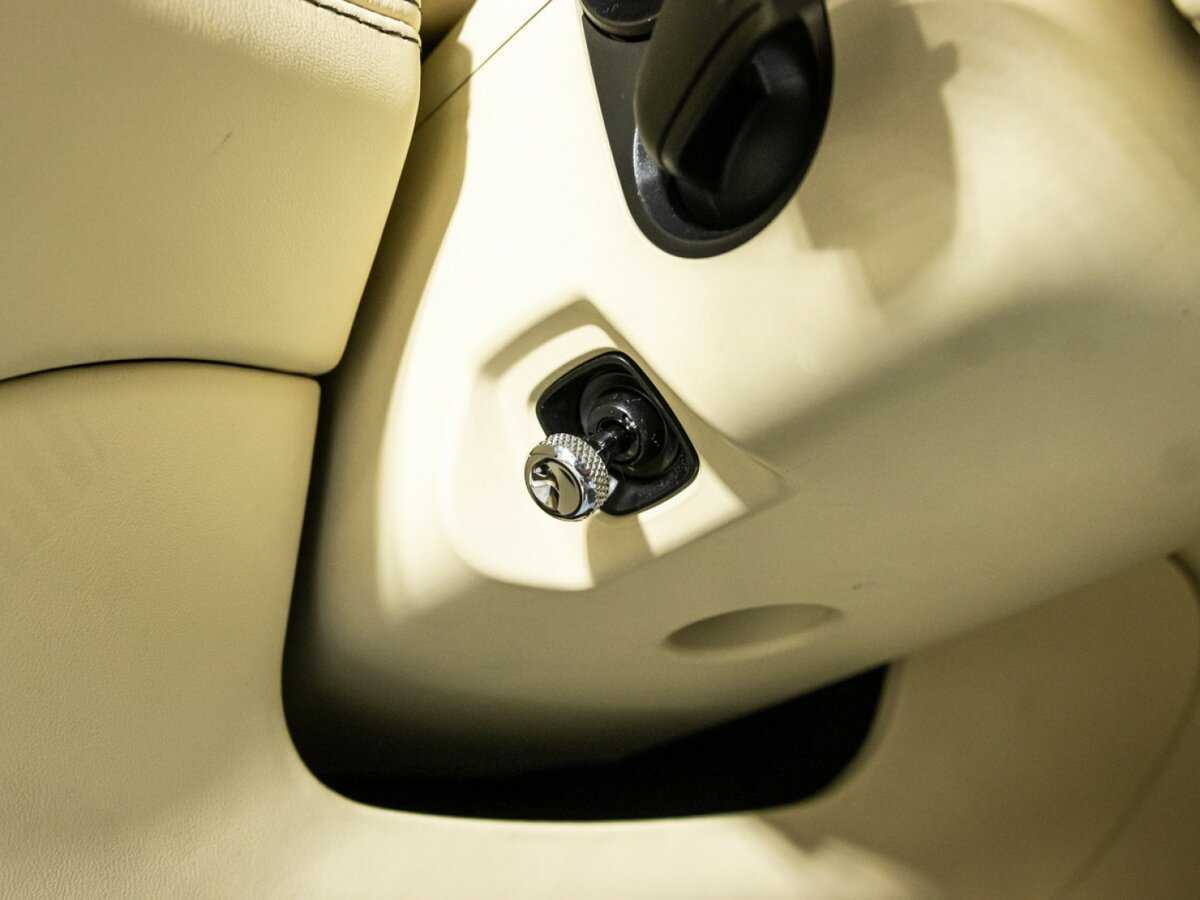 Bentley Bentayga, 2016 Фото №21