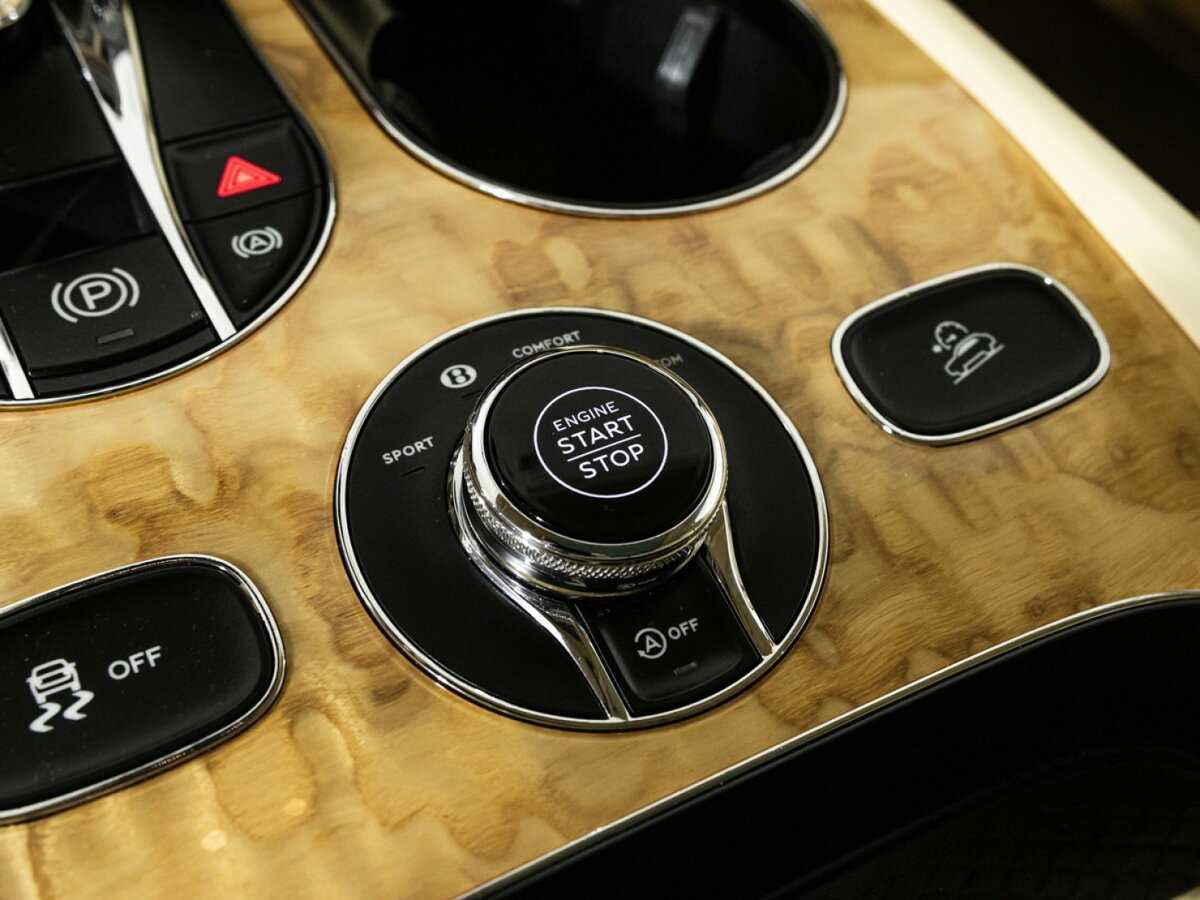 Bentley Bentayga, 2016 Фото №22