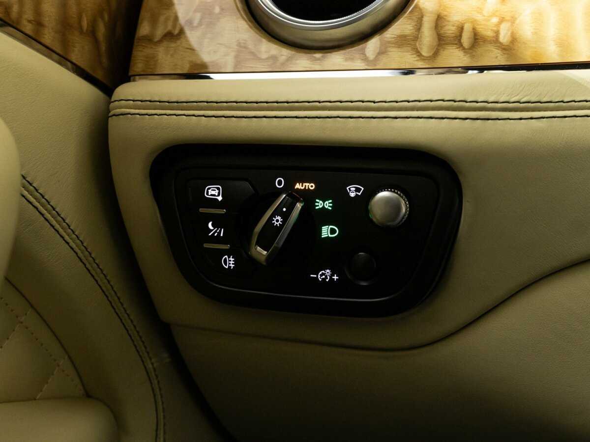 Bentley Bentayga, 2016 Фото №27