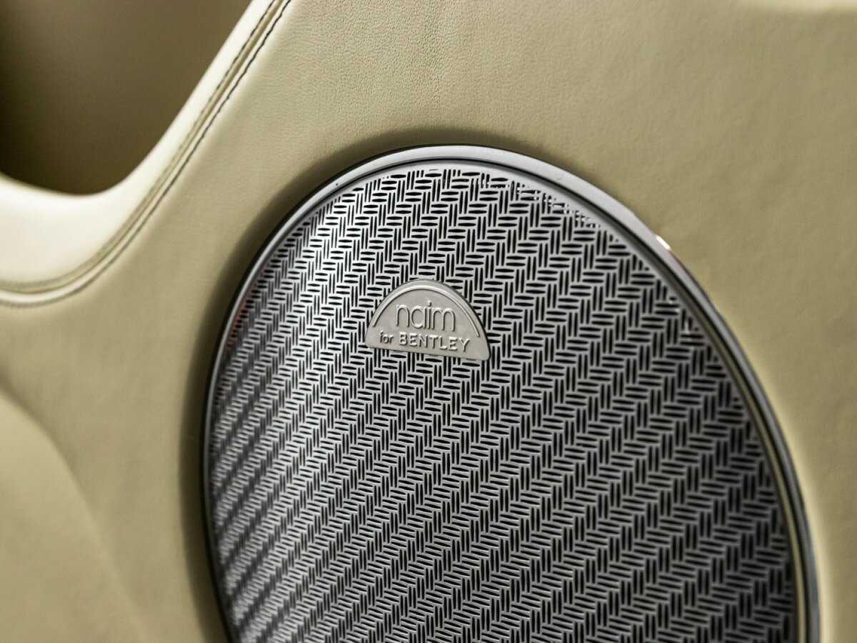 Bentley Bentayga, 2016 Фото №32