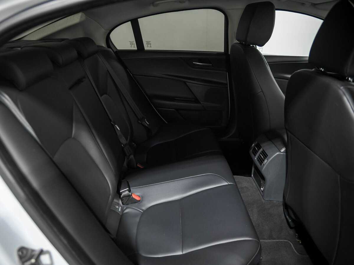 Jaguar XE, 2015 Фото №16