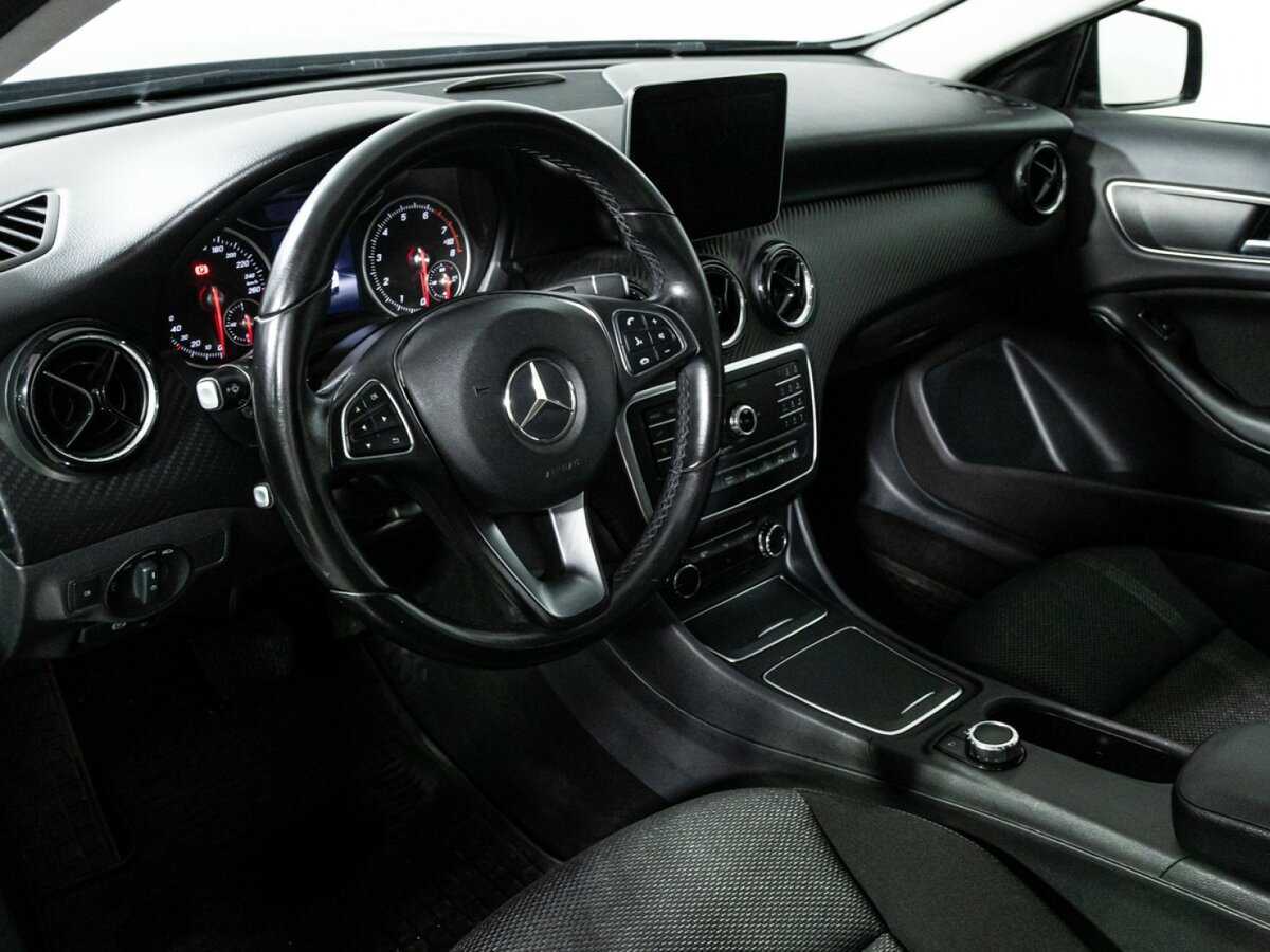 Mercedes-Benz GLA 200, 2017 Фото №11