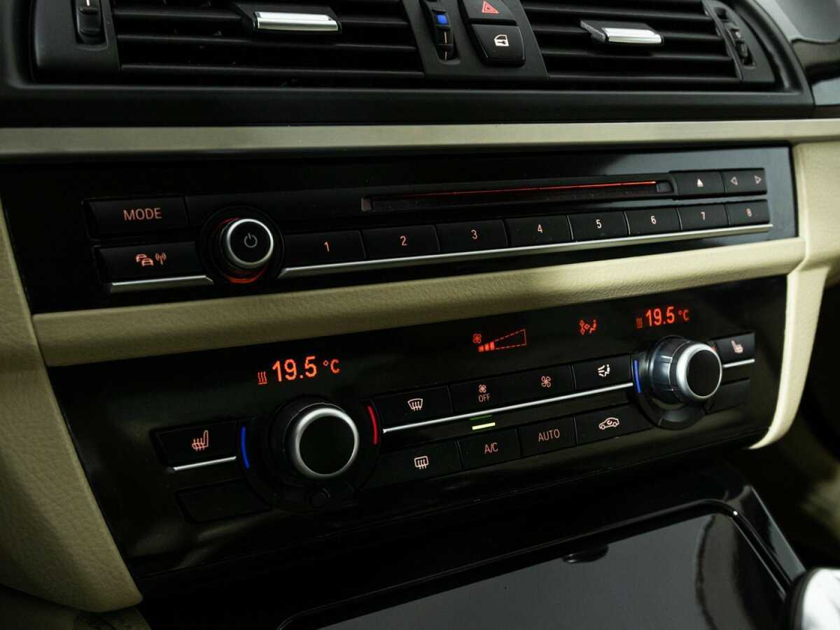 BMW 5 серии 520i, 2014 Фото №18