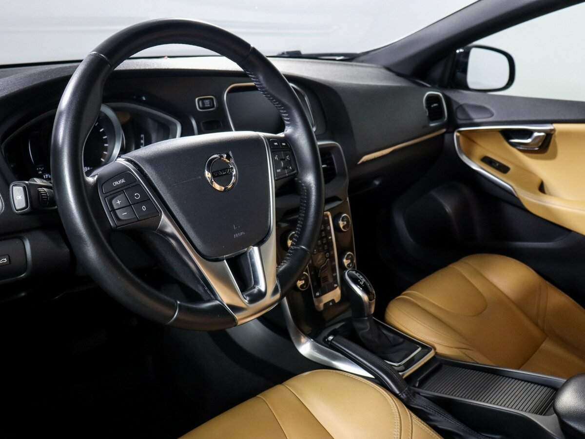Volvo V40 Cross Country, 2018 Фото №14