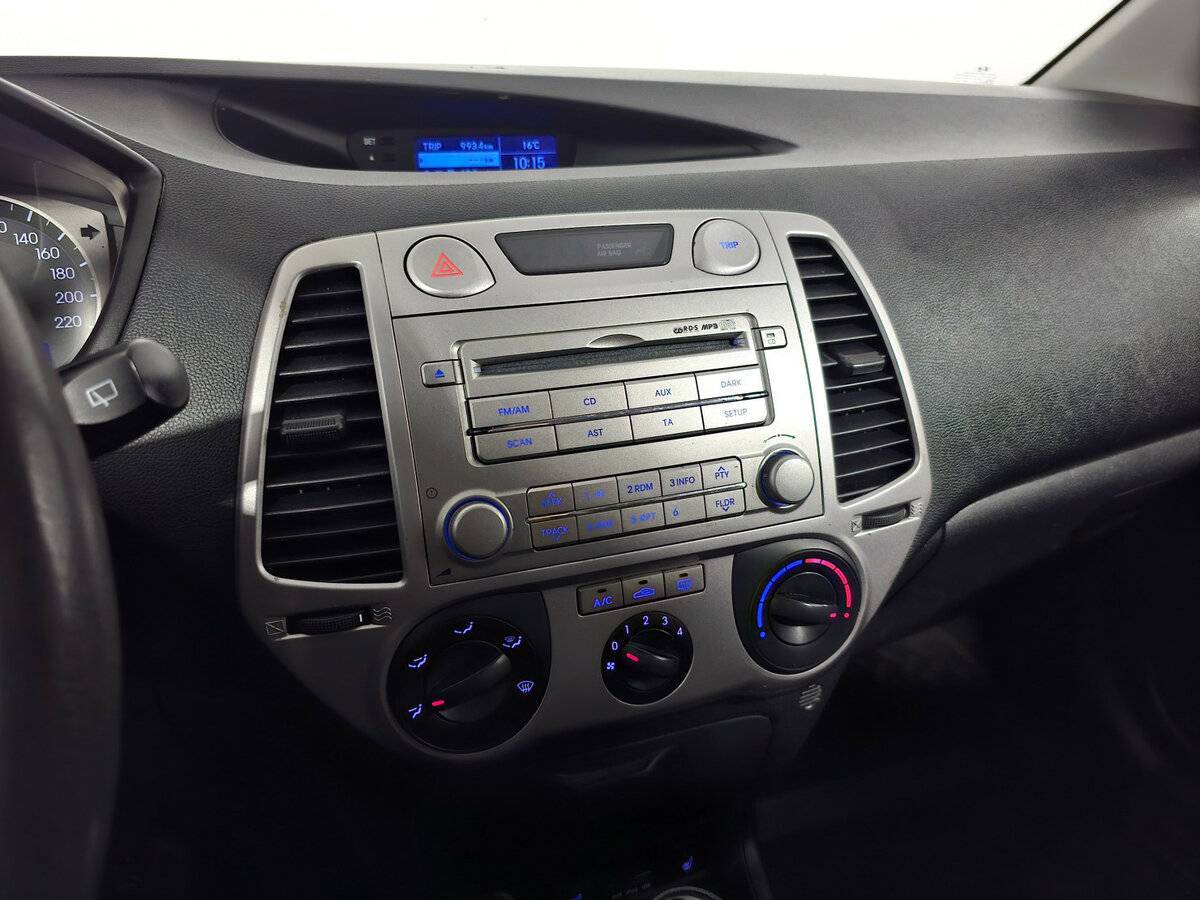 Hyundai i20, 2010 Фото №12