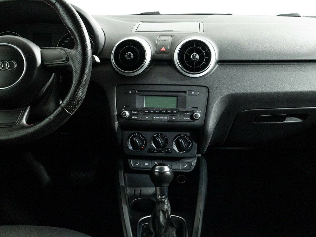 Audi A1, 2010 Фото №14