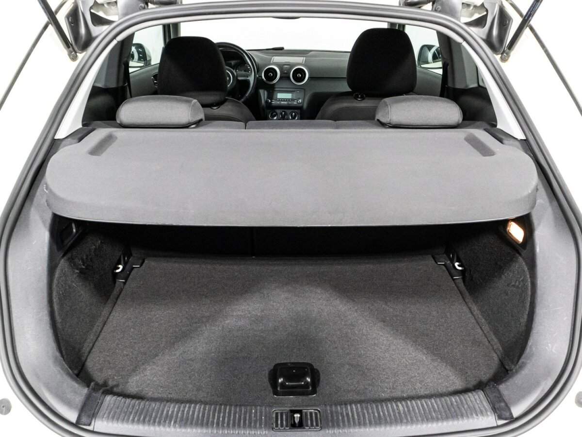 Audi A1, 2010 Фото №15