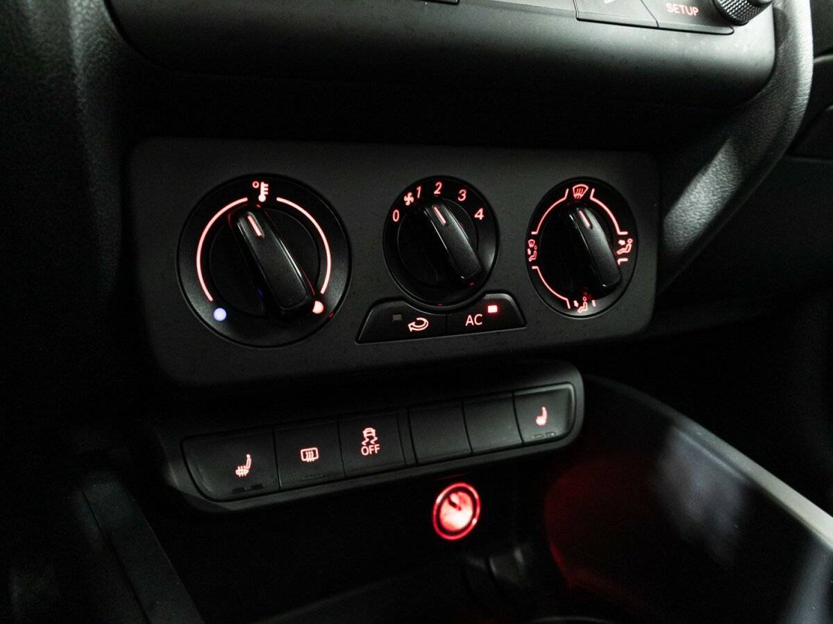 Audi A1, 2010 Фото №16