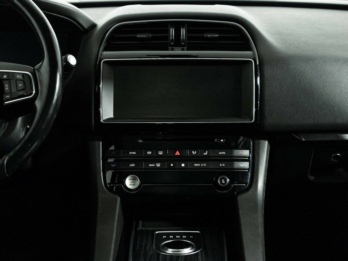 Jaguar F-Pace, 2016 Фото №14