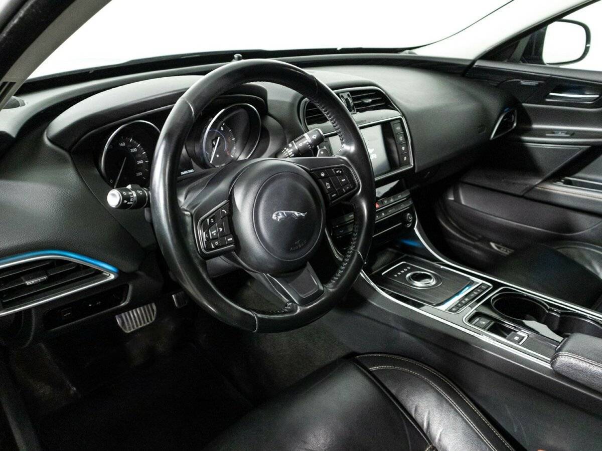 Jaguar XE, 2016 Фото №11