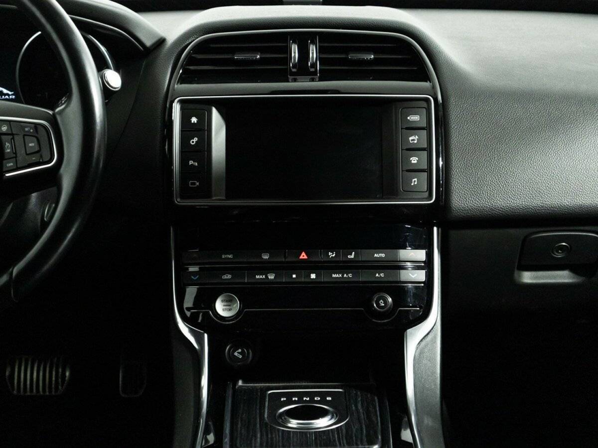 Jaguar XE, 2016 Фото №14