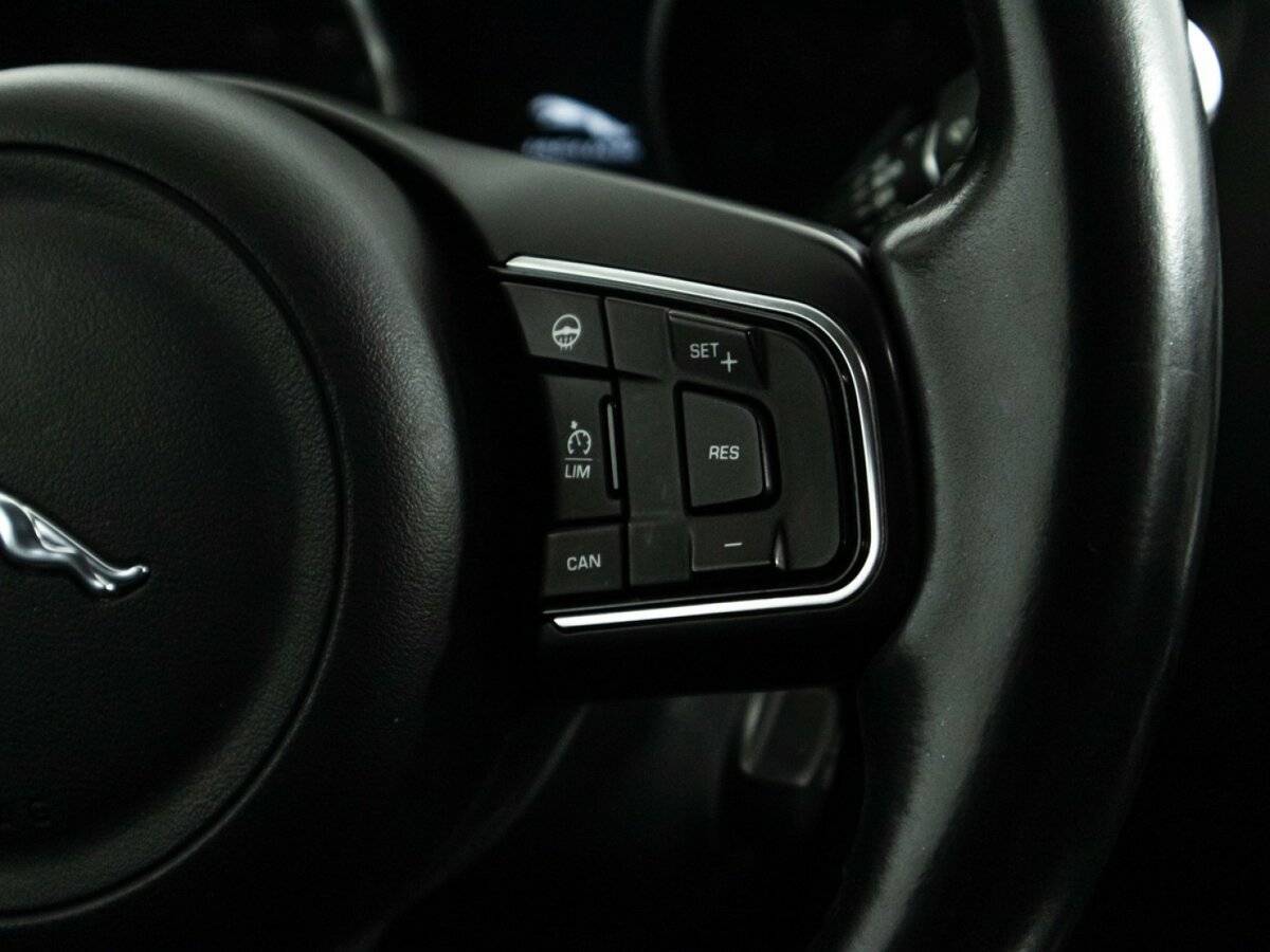 Jaguar XE, 2016 Фото №22