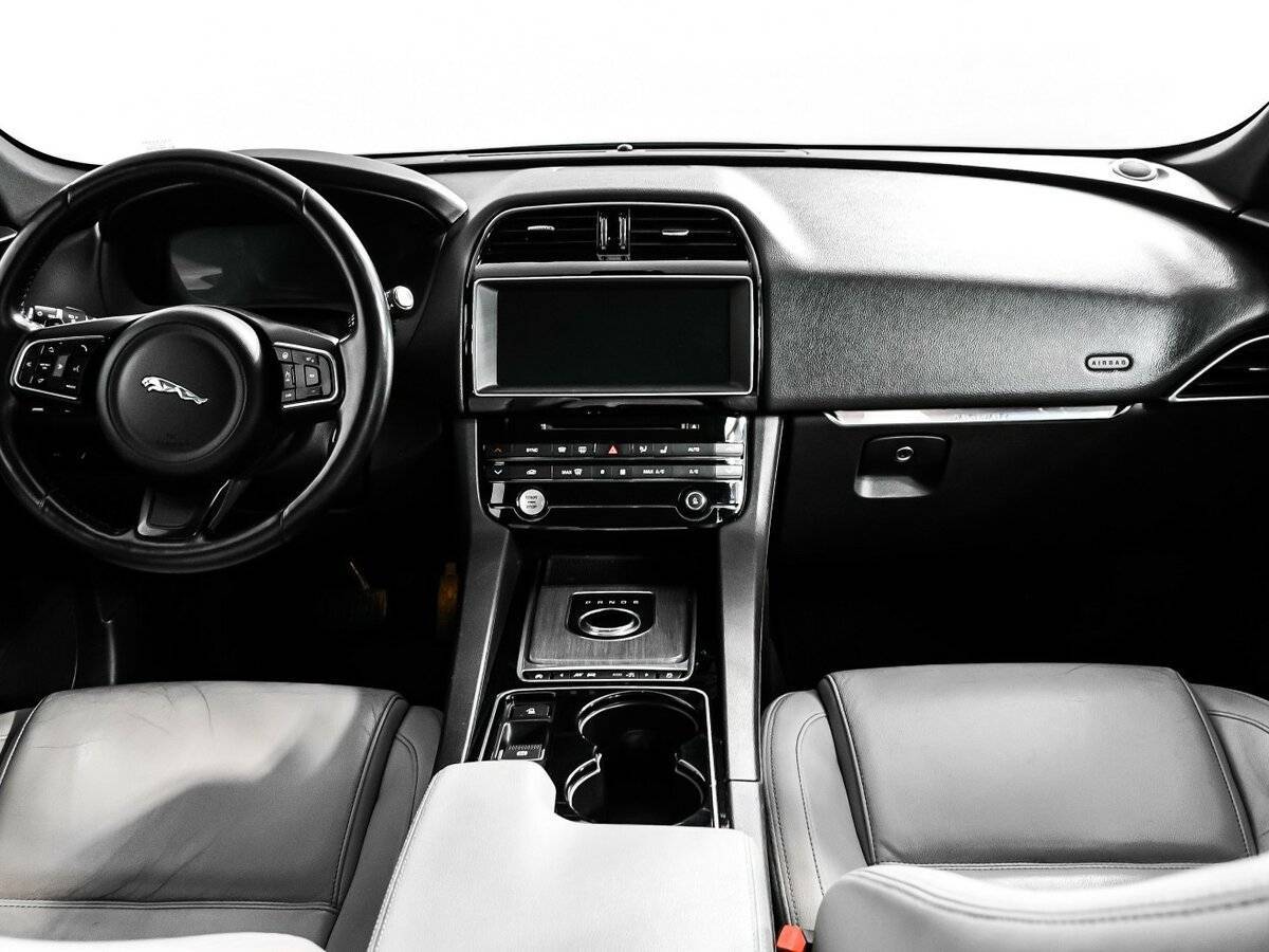 Jaguar F-Pace, 2016 Фото №11