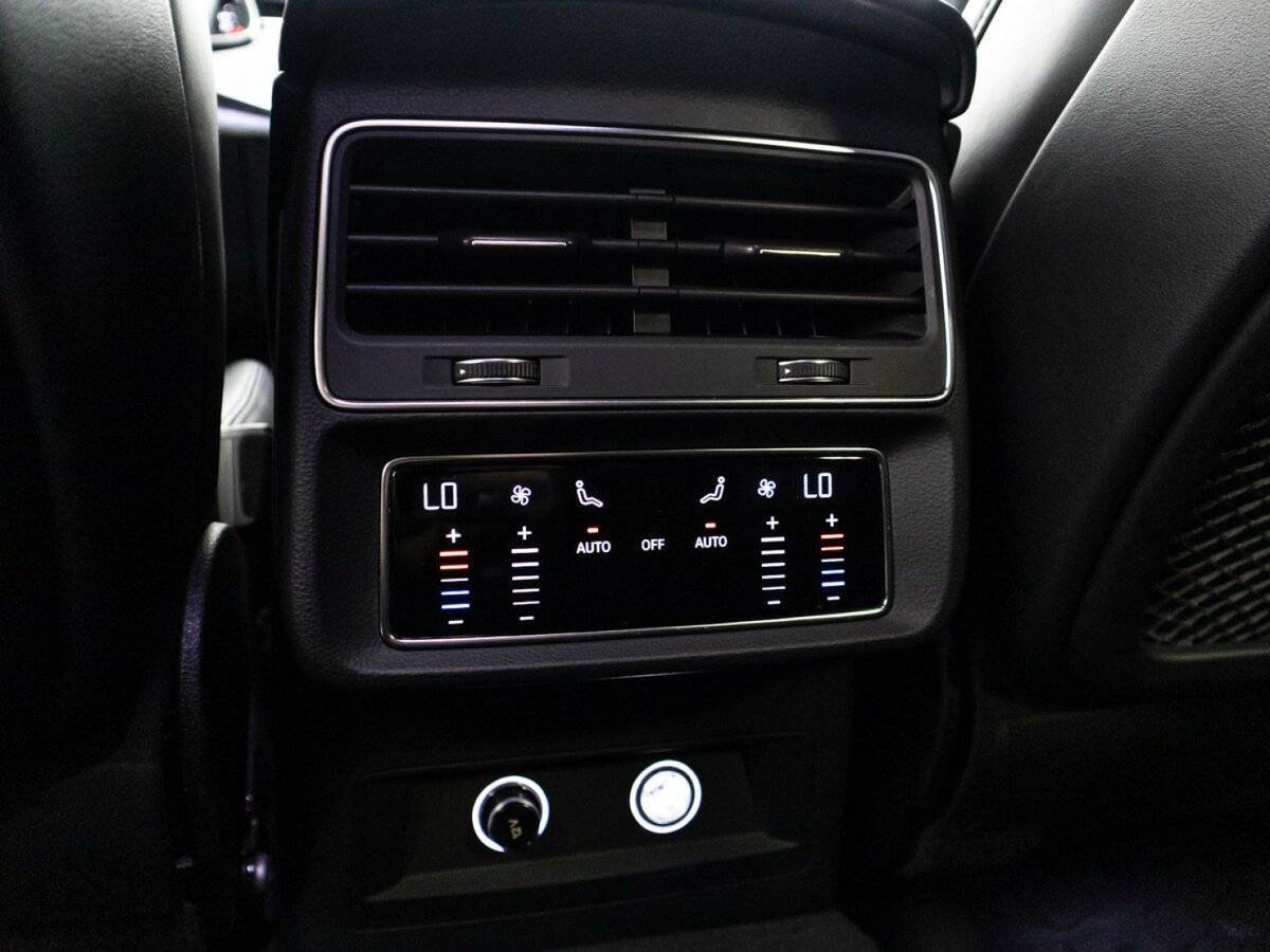 Audi Q8 55 TFSI, 2018 Фото №23