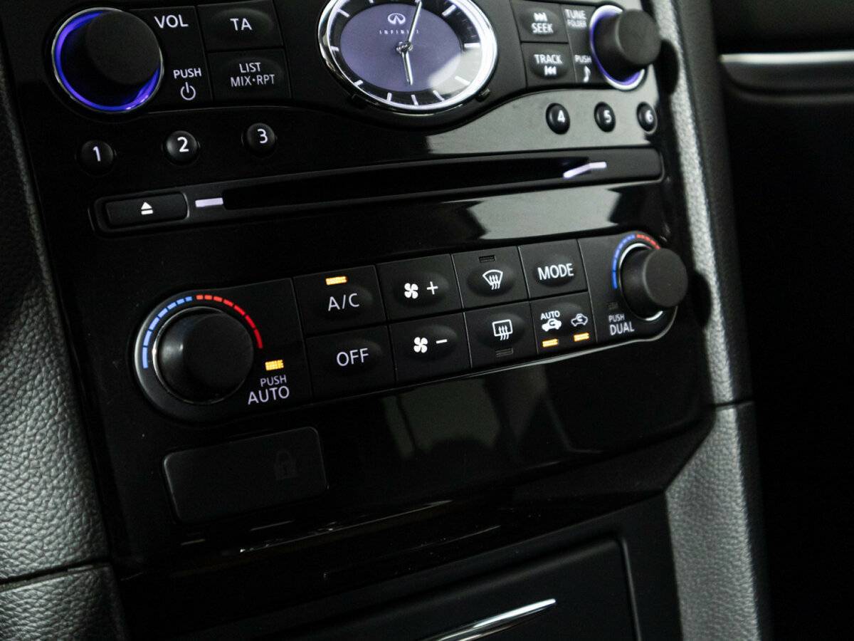 Infiniti QX70, 2016 Фото №23