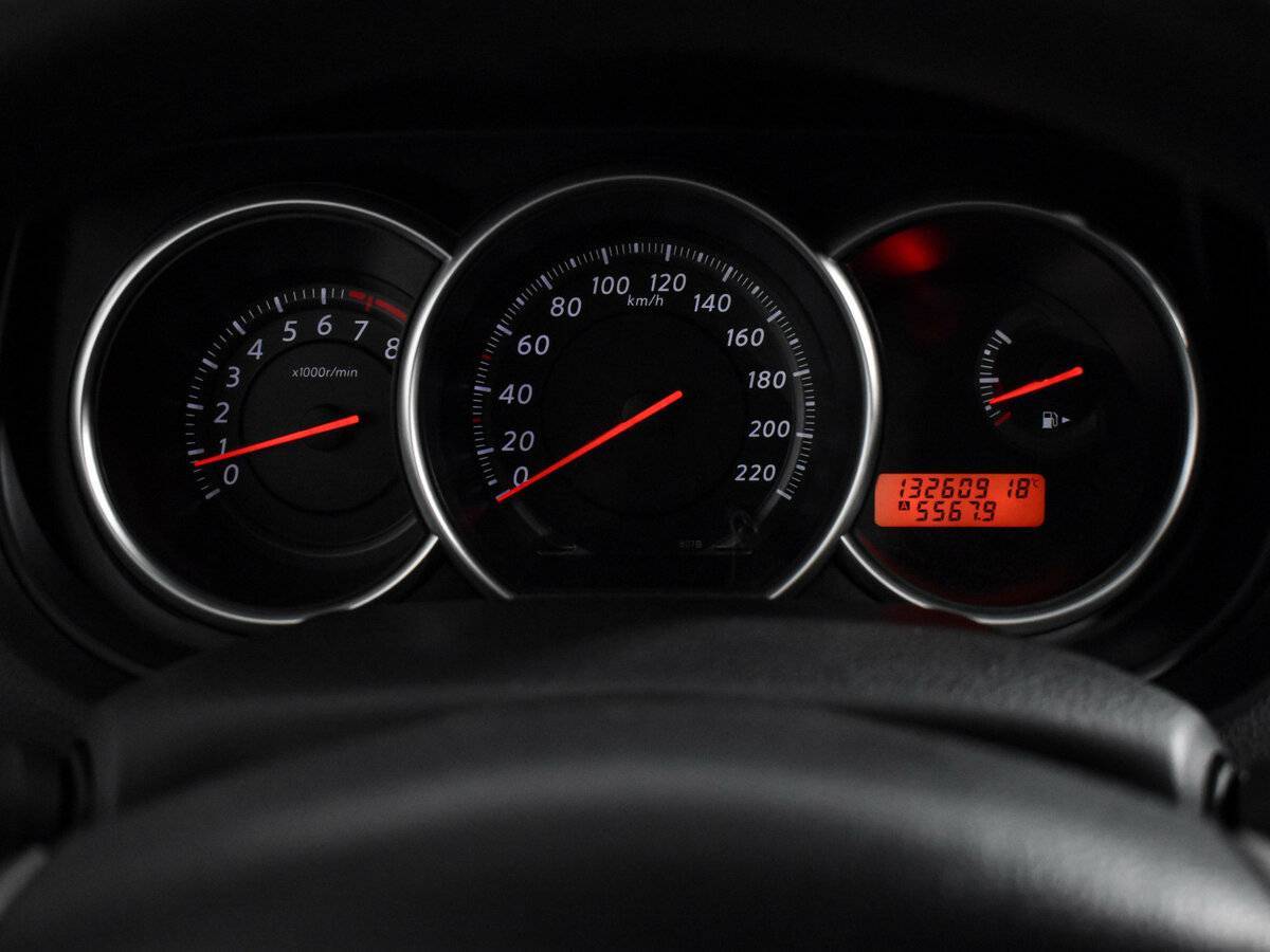 Nissan Tiida, 2013 Фото №16