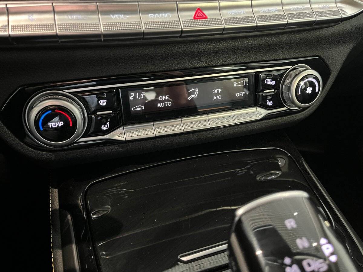 FAW Bestune T77, 2022 Фото №16