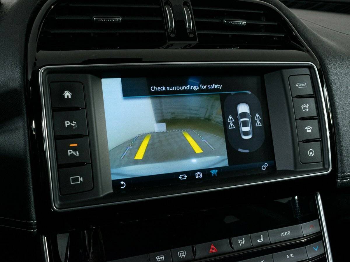 Jaguar XE, 2015 Фото №19