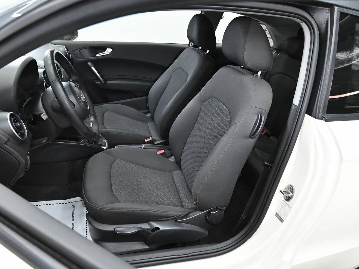 Audi A1, 2012 - 149 000 км. | Фото №6