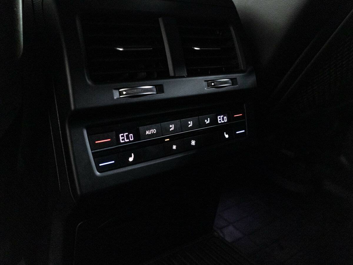 Volkswagen Touareg, 2018 Фото №25