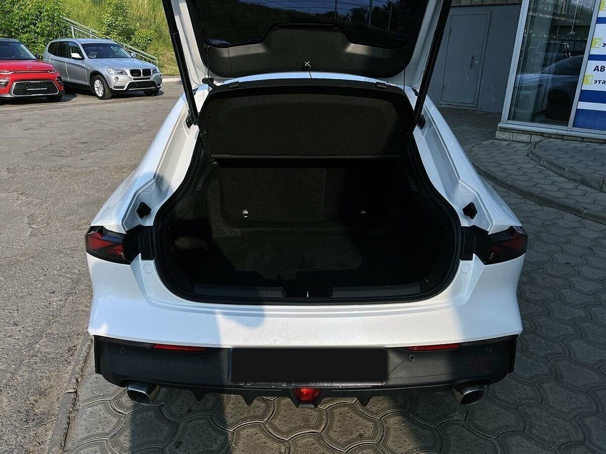 Changan UNI-V, 2023 Фото №9