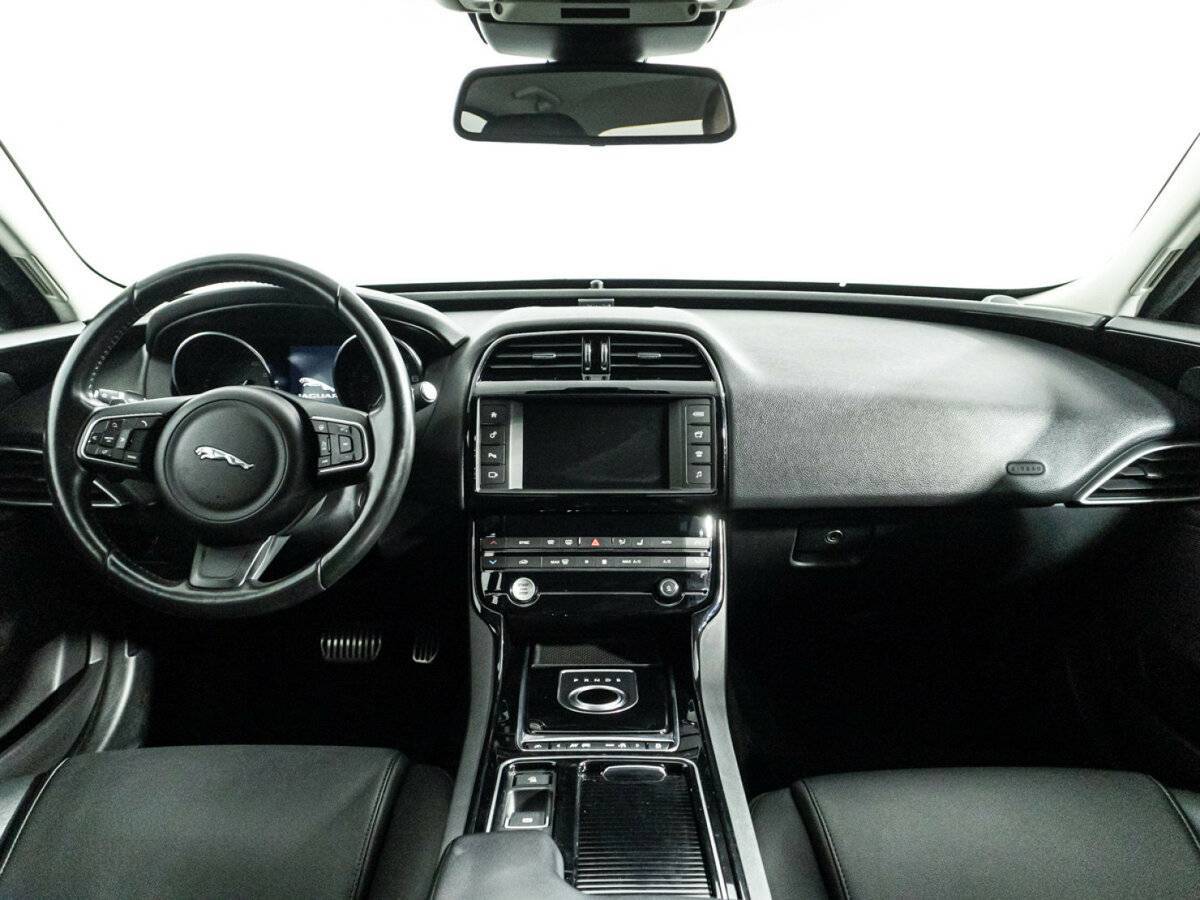 Jaguar XE, 2015 Фото №13