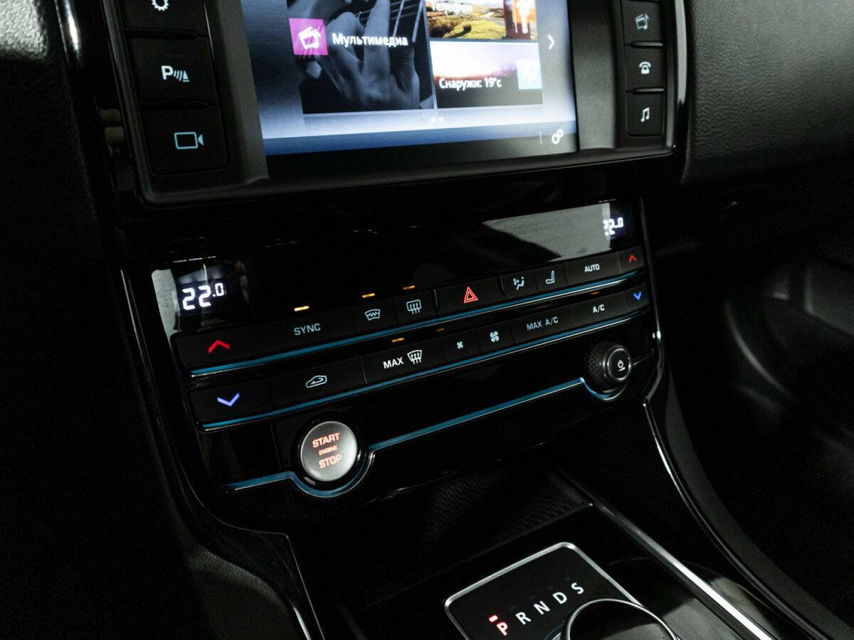 Jaguar XE, 2015 Фото №17