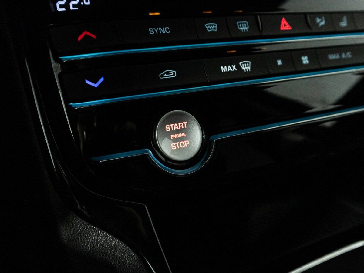 Jaguar XE, 2015 Фото №19