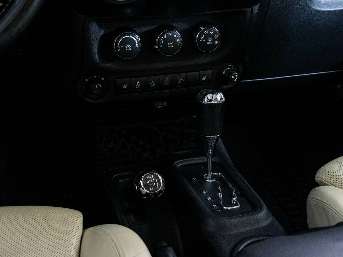 Jeep Wrangler, 2011 Фото №17