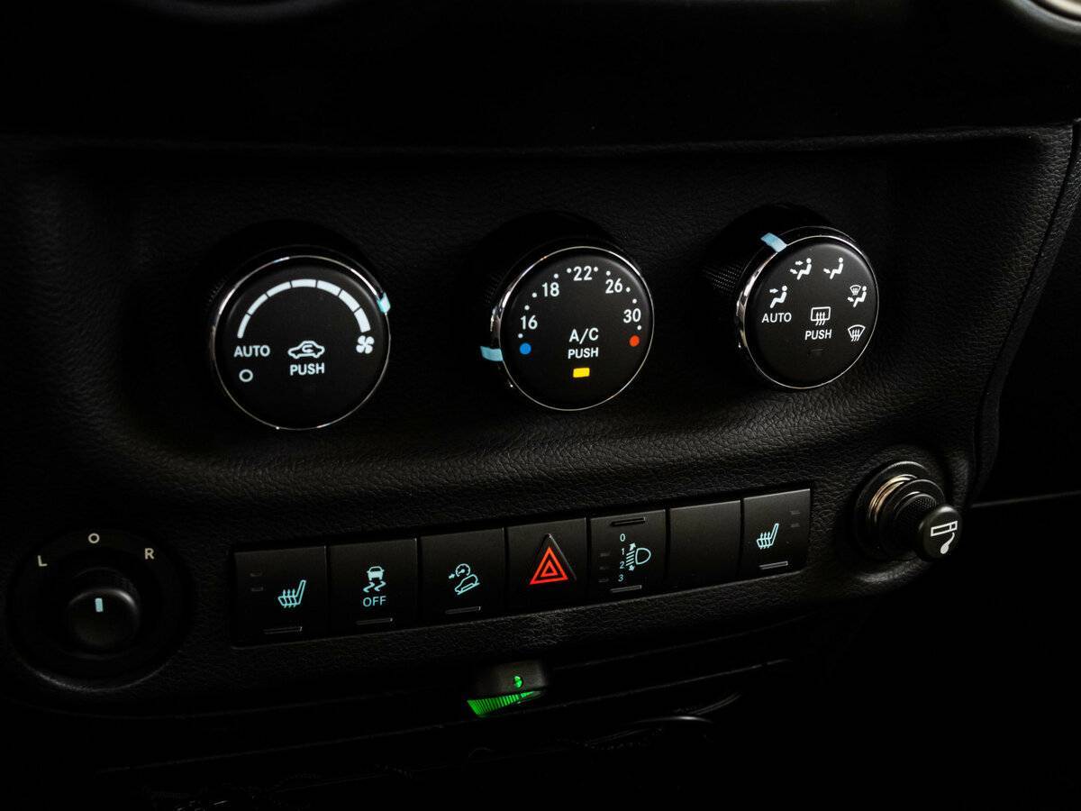 Jeep Wrangler, 2011 Фото №21