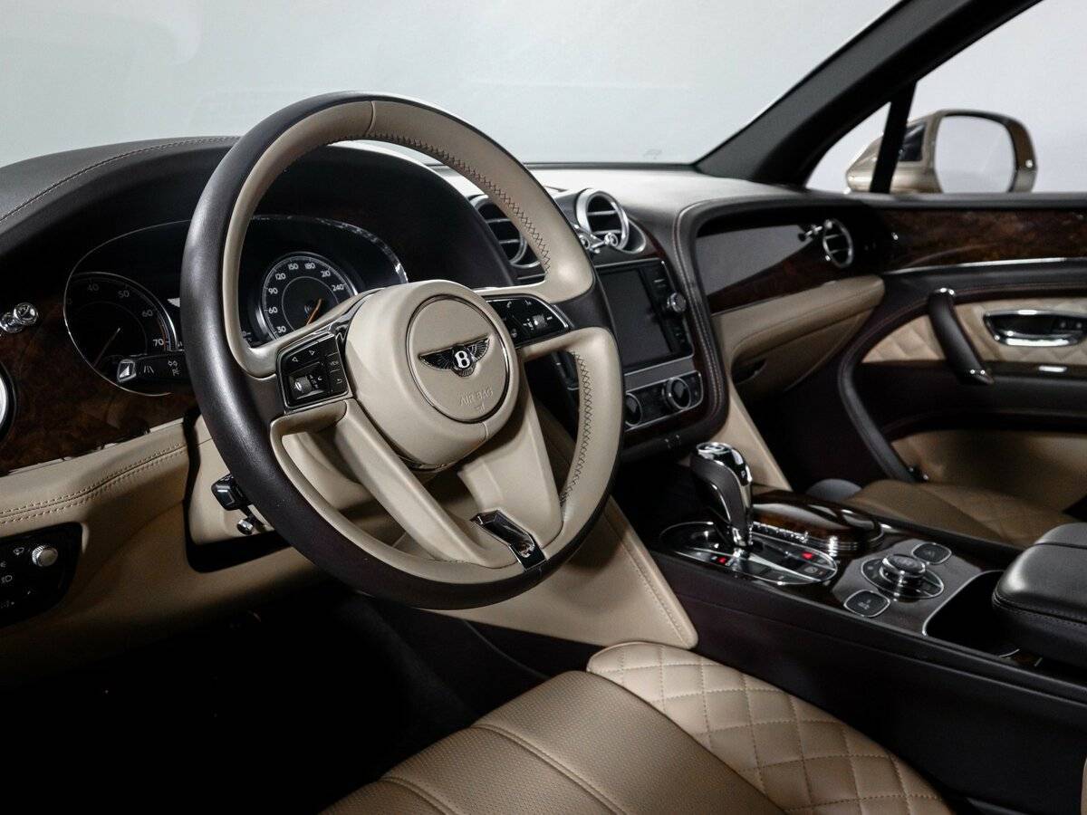 Bentley Bentayga, 2016 Фото №14