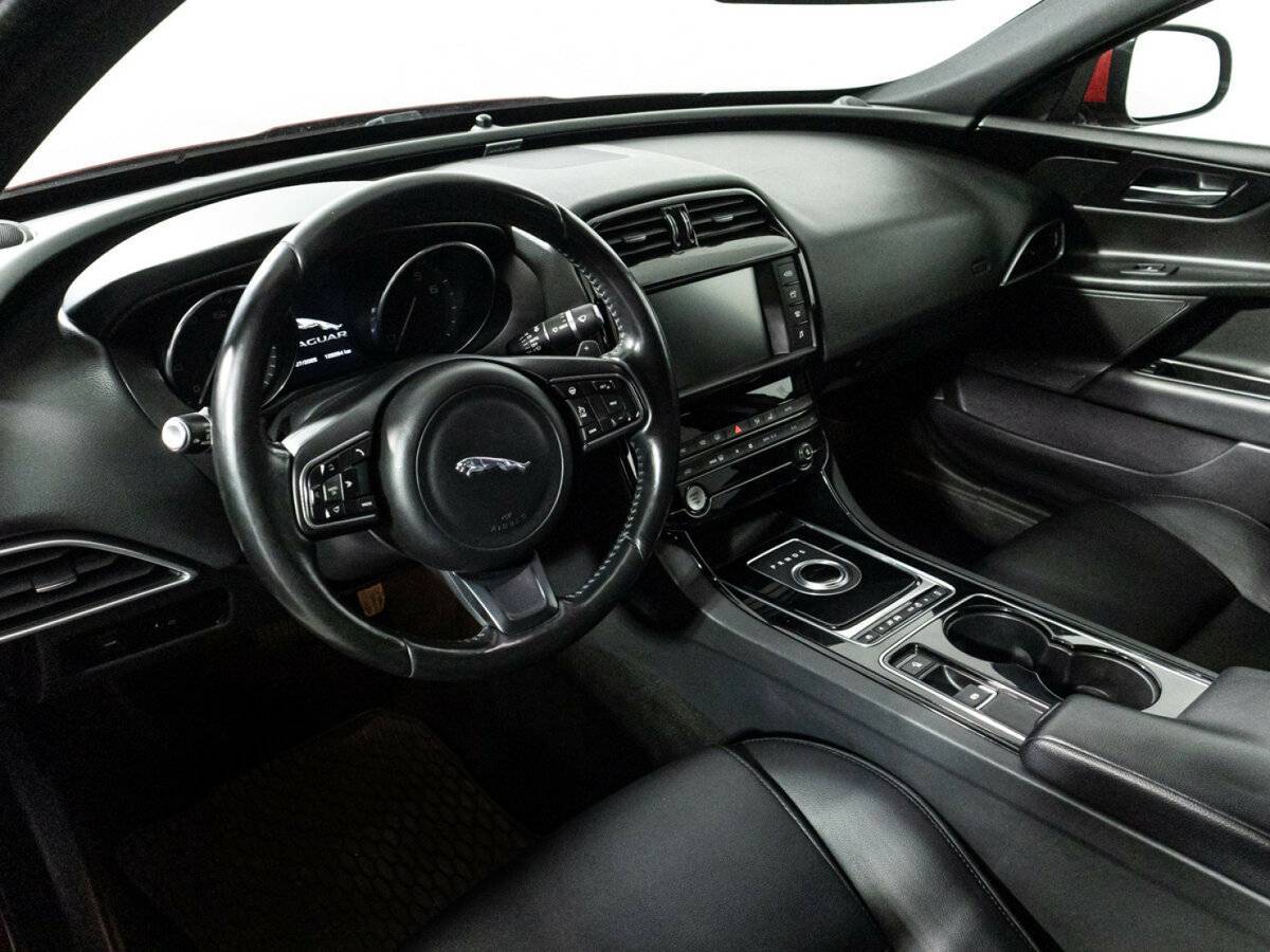 Jaguar XE, 2016 Фото №11