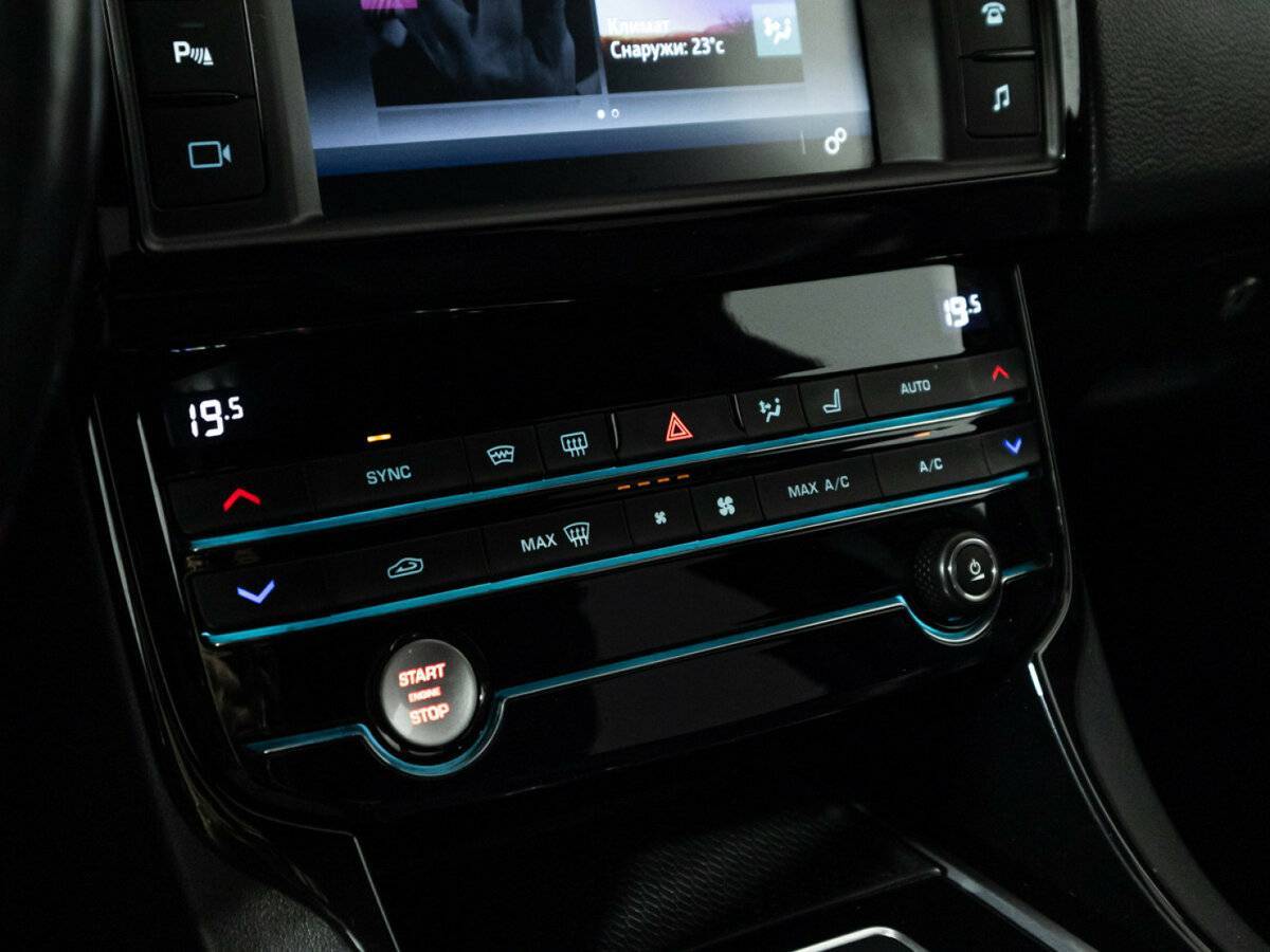 Jaguar XE, 2016 Фото №17