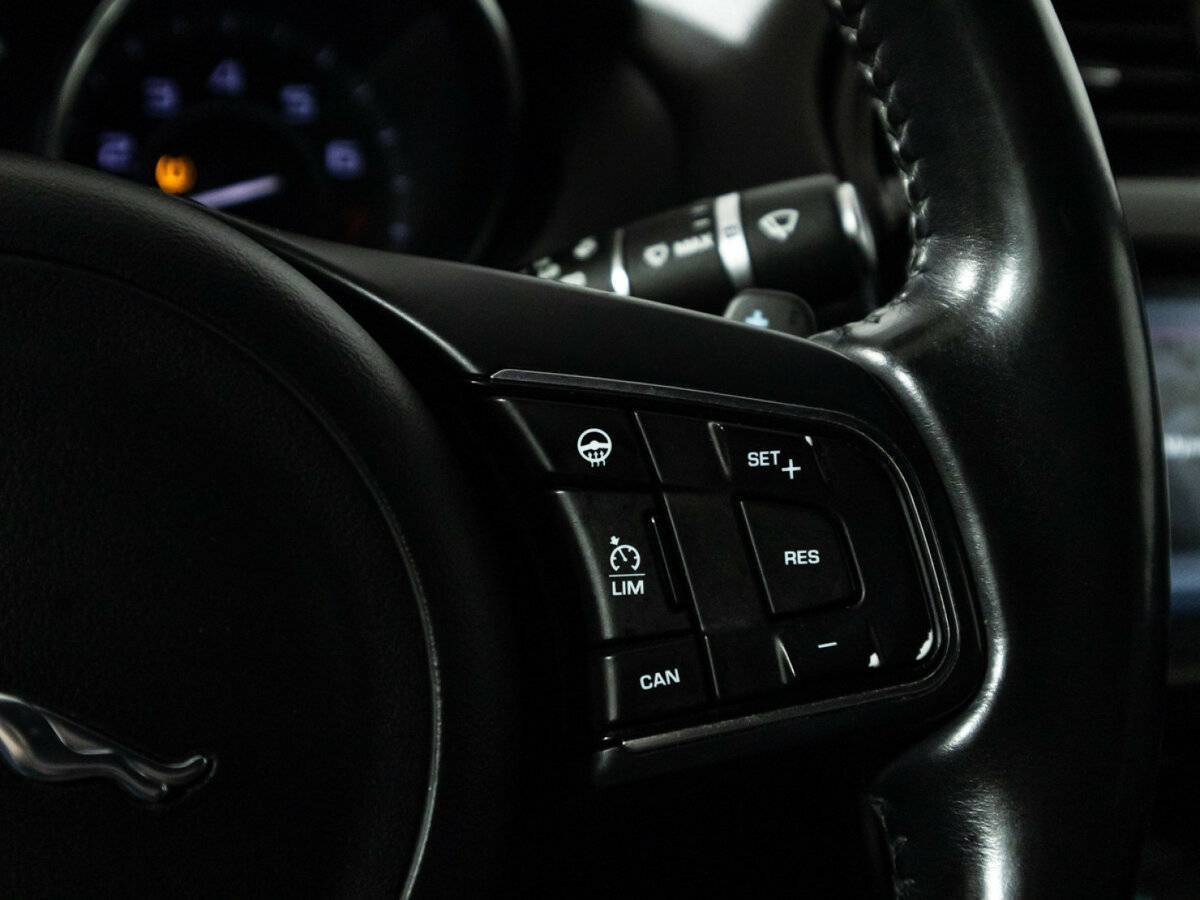Jaguar XE, 2016 Фото №21