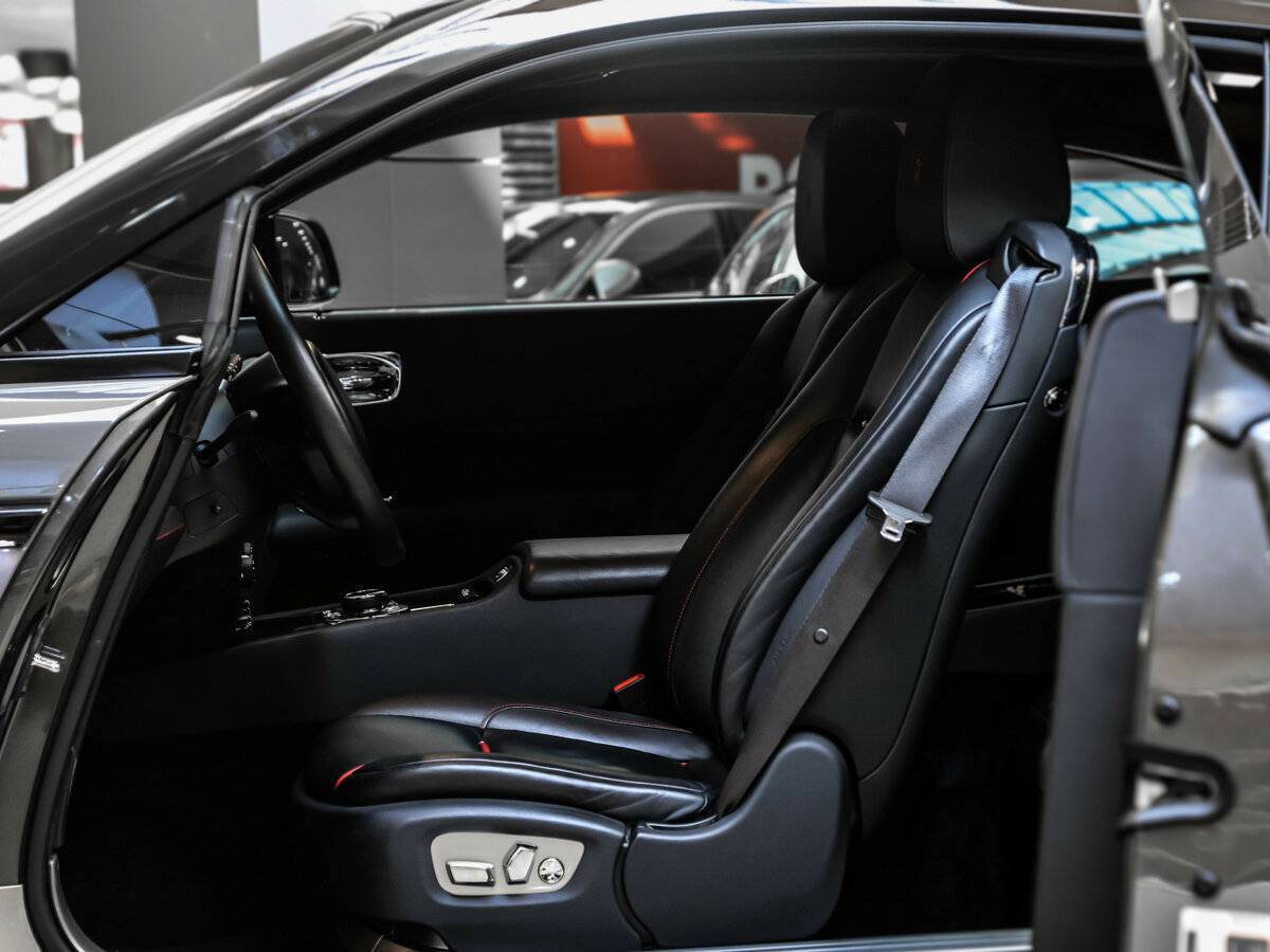 Rolls-Royce Wraith, 2018 Фото №18