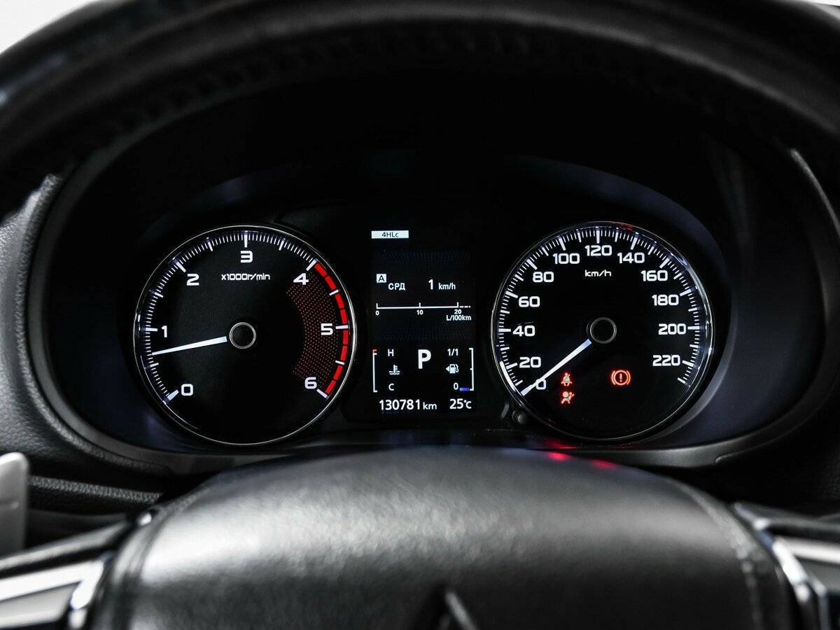 Mitsubishi Pajero Sport, 2017 Фото №10